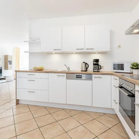 Apartment W1 - Gaestehaus Christian-westphal-str 60 - Feriendomizil Hollich Groemitz