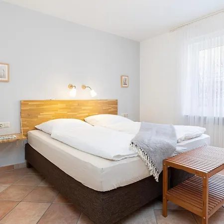 Apartment W1 - Gaestehaus Christian-westphal-str 60 - Feriendomizil Hollich Groemitz
